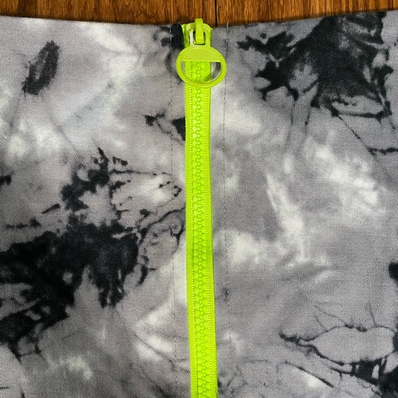 Black Tie dye skirt and neon zipper mini skirt - Picture 2 of 3